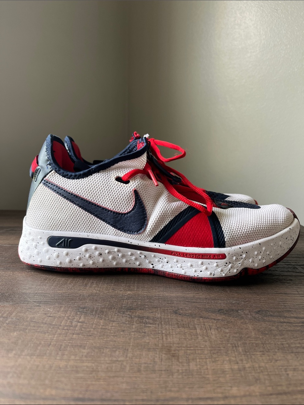 LeBron James 4 Nike Kids White, Navy & Red Casual Sneakers size 8.5 great shape